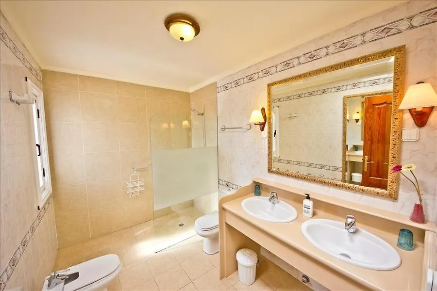 Villa Luz De La Fragata - 4 Bedroom Villa - Great Pool Area - Perfect For Families Costa Teguise 0*,  Spain