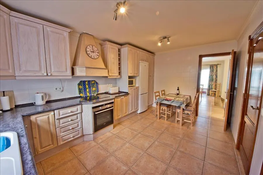 Villa Luz De La Fragata - 4 Bedroom Villa - Great Pool Area - Perfect For Families Costa Teguise 0*,  Spain